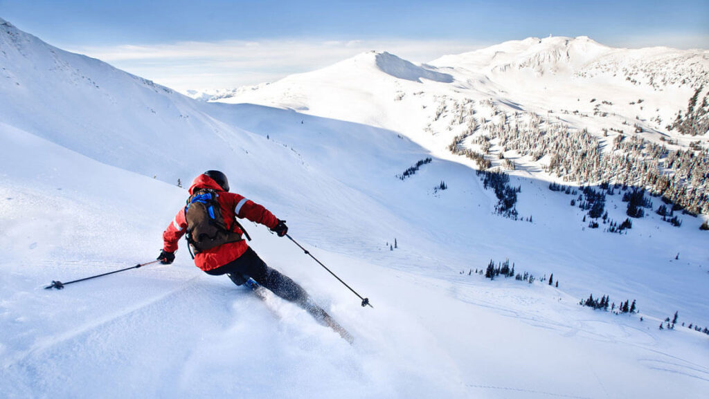 हिमनगरी मुनस्यारी स्नो स्कीईंग, ट्रैकिंग, ट्यूलिप गार्डन, ईको पार्क के चलते पर्यटकों का पसंदीदा स्थल बनी
