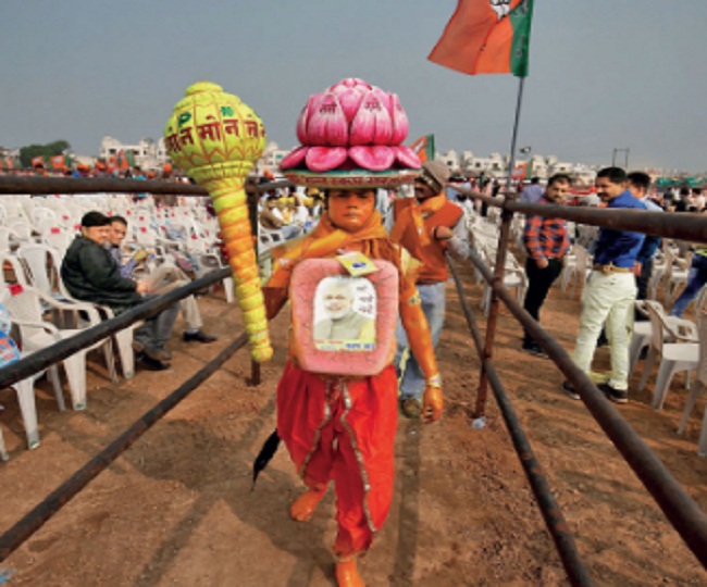 उत्‍तराखंड के हल्‍द्वानी में आयोजित पीएम मोदी की रैली में भी श्रवण अपने बजरंगबली वाले परिधान में पहुंचे