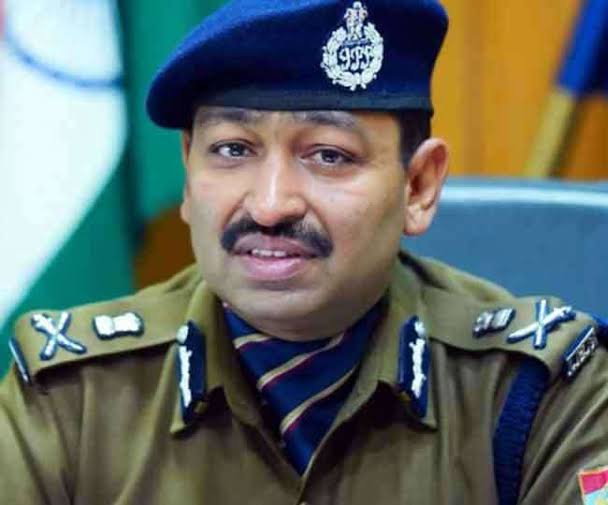 यात्रियों से दुर्व्यवहार की शिकायत पर डीजीपी का पुलिसकर्मी पर स्विफ्ट एक्शन