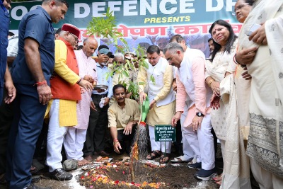 मुख्यमंत्री ने वृक्षारोपण कार्यक्रम में युवाओं को संबोधित कर पर्यावरण के संरक्षण का दिया संदेश, साथ ही 5 नई इलेक्ट्रिक बसों को दिखाई हरी झंडी