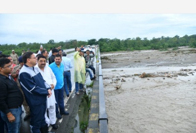 सीएम धामी ने संभाला मोर्चा, पर्वतीय व मैदानी क्षेत्रों में बाढ़ से प्रभावित क्षेत्रों में युद्ध स्तर पर बचाव व राहत कार्य करने के निर्देश