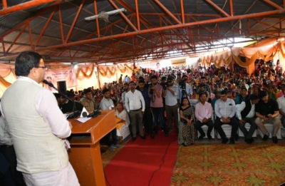 मुख्यमंत्री ने संकल्प दिवस पर आयोजित कार्यक्रम में किया प्रतिभाग, कहा सरकार की योजनाओं का संचालन पूरे पारदर्शिता के साथ किया जा रहा है