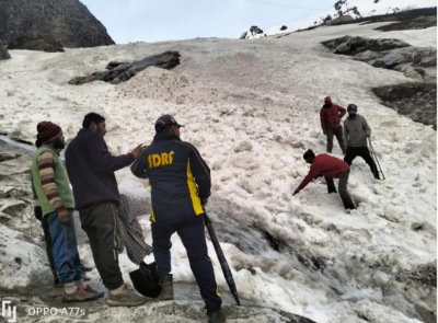 हेमकुंड साहिब यात्रा मार्ग पर हुआ एवलांच, 6 यात्री दबे, 5 रेस्क्यू किया, एक लापता