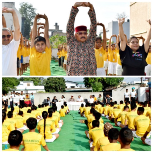 “विश्व योग दिवस” पर कैबिनेट मंत्री सतपाल महाराज दून डिफेंस ड्रीम्स परिसर के योगाभ्यास में हुए शामिल