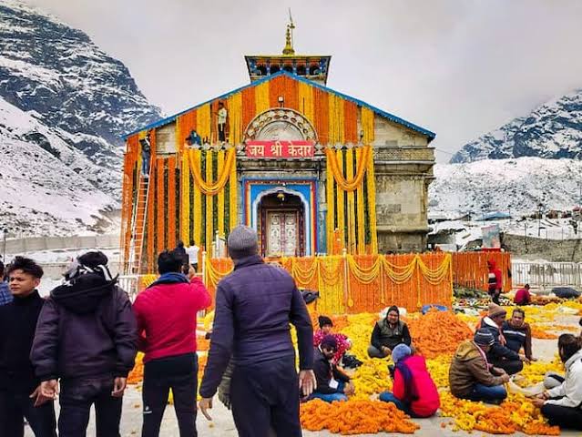 केदारनाथ धाम पहुंचने वाले यू- ट्यूबर और व्लॉगरों की होगी निगरानी, धार्मिक मर्यादाओं के खिलाफ कार्य करने पर होगी कार्रवाई