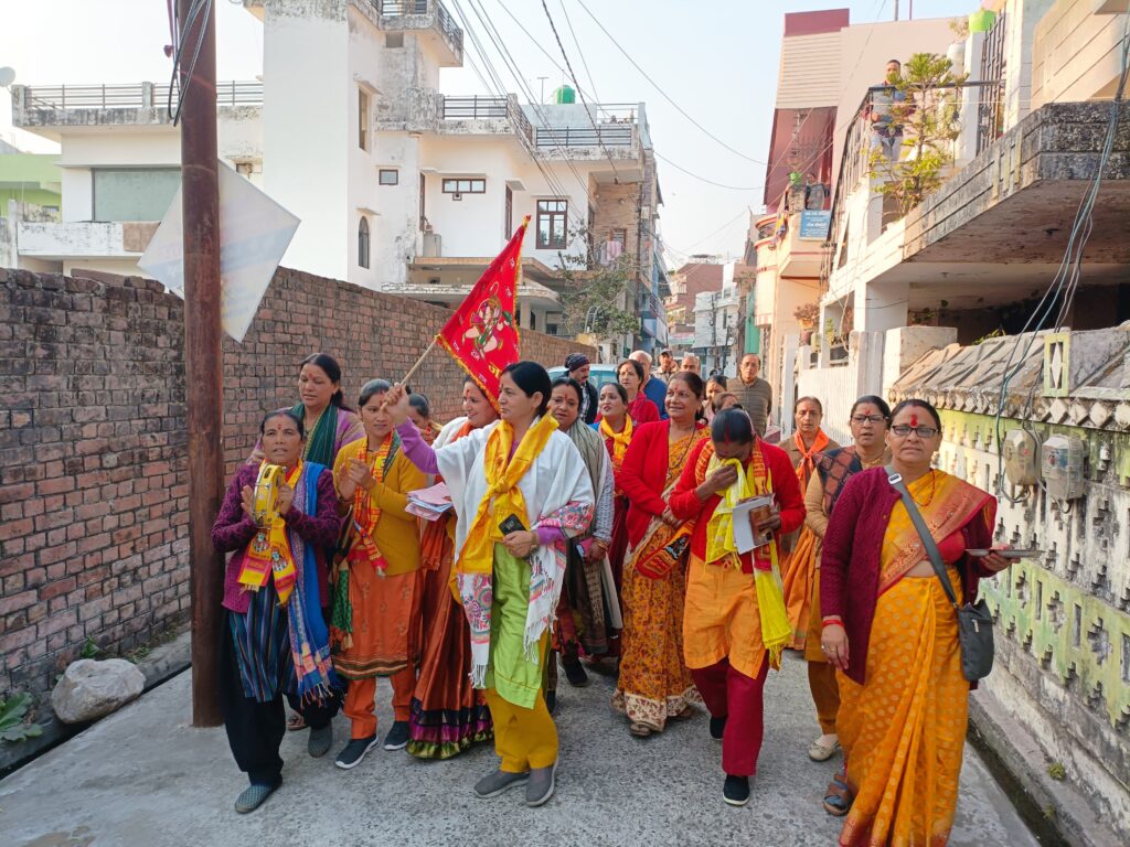 महापौर की अगुवाई में जय श्रीराम के उद्वोषो के साथ घर-घर वितरित किए गये पूजित अक्षत