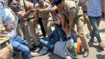 प्रधानमंत्री की जनसभा में जा रहे कांग्रेसी कार्यकर्ताओं को पुलिस ने लिया हिरासत में