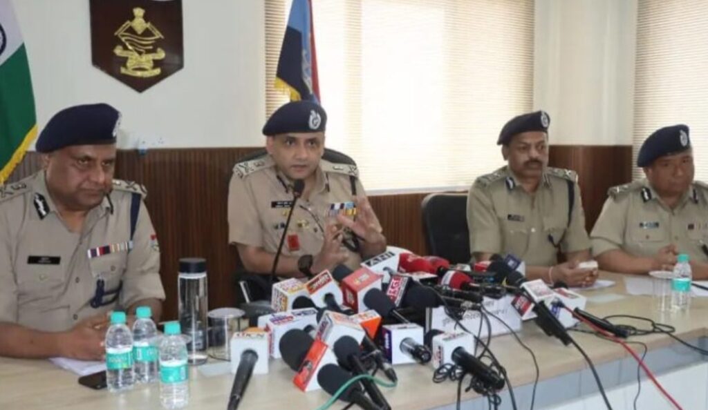 कुख्यात बदमाश अमरजीत मुठभेड़ में ढेर, डीजीपी अभिनव कुमार ने दी मुठभेड़ की जानकारी…