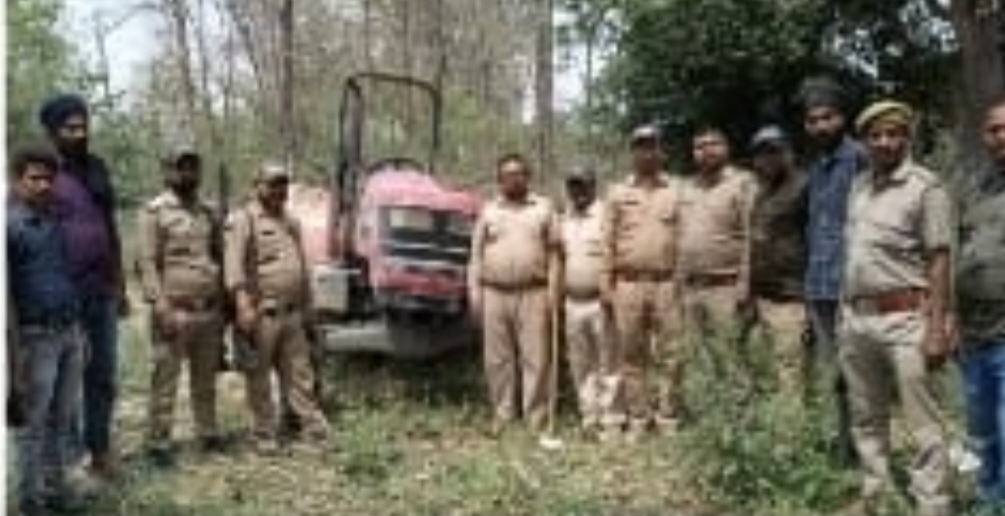 तराई पश्चिमी वन विभाग की टीम ने अवैध खनन में लिप्त वाहन पकड़े