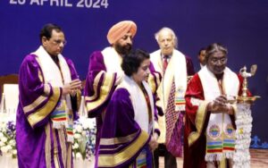 राष्ट्रपति मुर्मू ने एम्स ऋषिकेश के चतुर्थ दीक्षांत समारोह में प्रतिभाग कर मेडिकल के छात्र छात्राओं को उपाधि प्रदान की