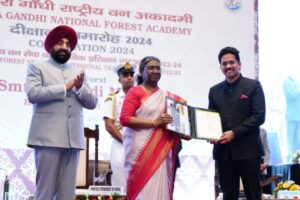 राष्ट्रपति द्रौपदी मुर्मु ने देहरादून में परिवीक्षार्थियों को प्रदान किए प्रमाण पत्र और पदक