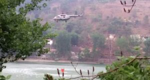 ब्रेकिंग: उत्तराखंड के जंगलों में लगी भीषण आग बुझाने के लिए वायुसेना के हेलकॉप्टर ने संभाला मोर्चा
