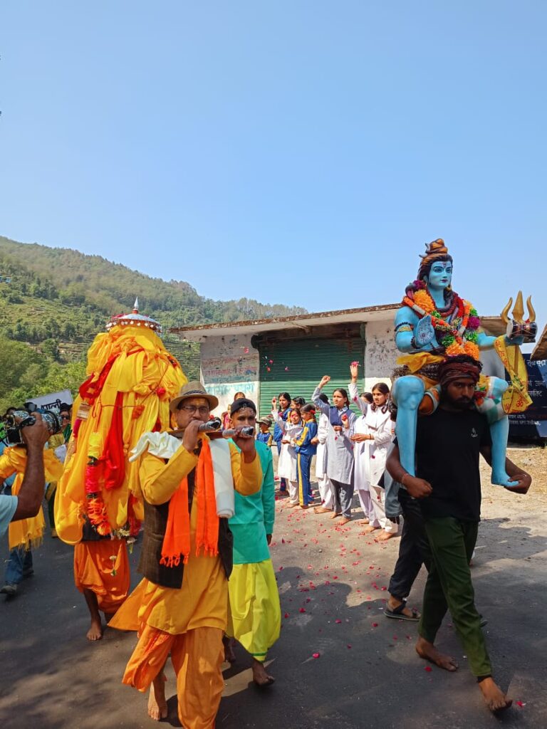 आज भगवान श्री मदमहेश्वर जी की विग्रह देवडोली श्री ओंकारेश्वर मंदिर उखीमठ से श्री मदमहेश्वर प्रस्थान हुई
