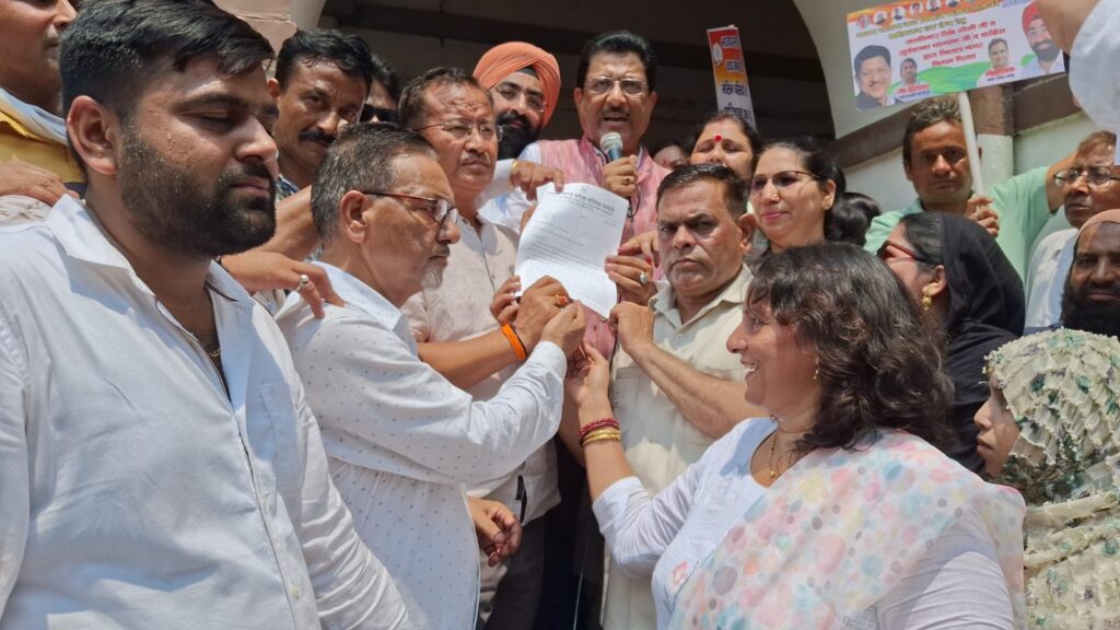 उत्तराखंड मलिन बस्ती विकास परिषद व कांग्रेस के बैनर तले निकली विशाल रैली