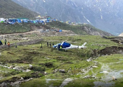 केदारनाथ में हेलीकॉप्टर की इमरजेंसी लैंडिंग, सभी यात्री सुरक्षित