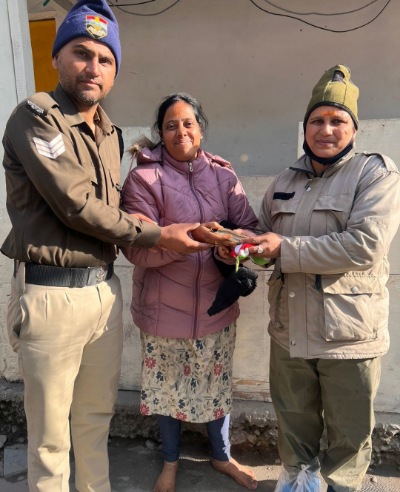 केदारनाथ धाम यात्रा की विकट परिस्थितियों के बीच मुस्कुराहट ला रहा है रुद्रप्रयाग पुलिस का “ऑपरेशन मुस्कान”