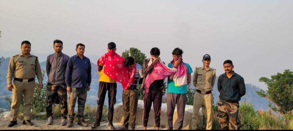 पिथौरागढ़ वन प्रभाग की टीम ने वन क्षेत्रों में आग लगाने वाले 4 शरारती तत्वों पर की करवाई