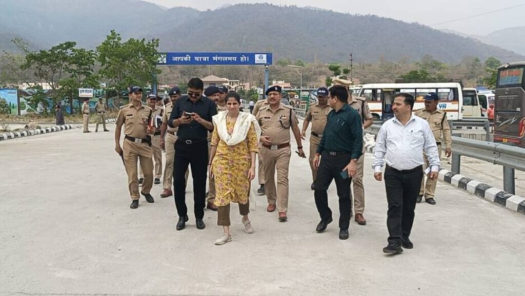 डीएम सोनिका एवं एसएसपी ने चारधाम यात्रा की रजिस्ट्रेशन एवं ट्रांजिट कैंप का निरीक्षण कर व्यवस्थाएं देखी