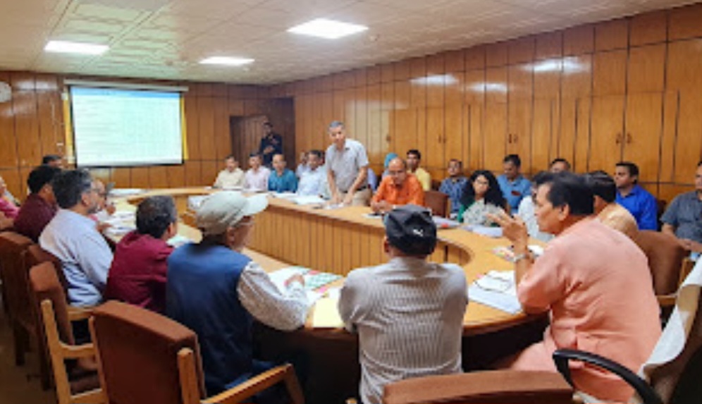 वित्त मंत्री ने विभाग के उच्च अधिकारियों के साथ की विभागीय समीक्षा बैठक