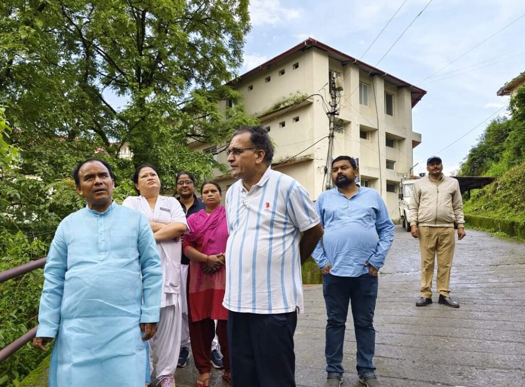 स्वास्थ्य मंत्री ने किया उप जिला चिकित्सालय का निरीक्षण