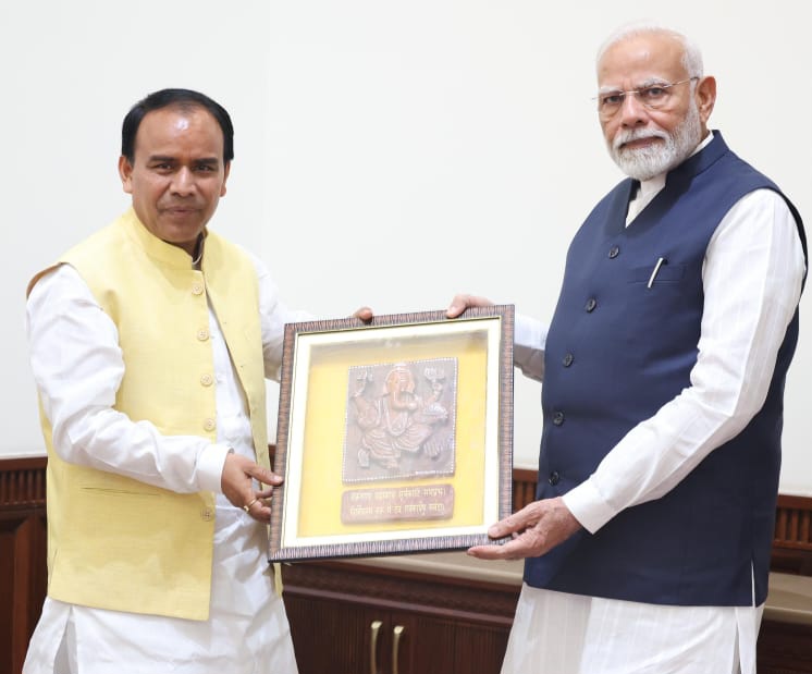 पीएम नरेन्द्र मोदी से मिले कैबिनेट मंत्री डॉ. धन सिंह रावत, लगातार तीसरी बार देश का नेतृत्व करने पर दी बधाई