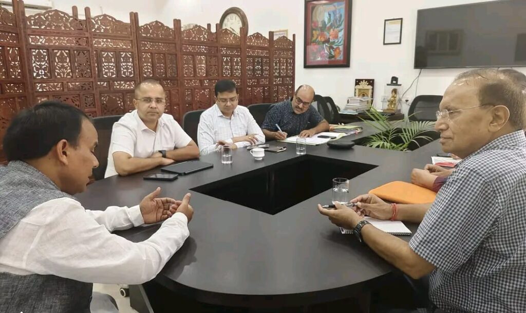 राजकीय उच्च शिक्षण संस्थानों के भवनों में लगेंगे सोलर पैनलः डॉ. धन सिंह रावत