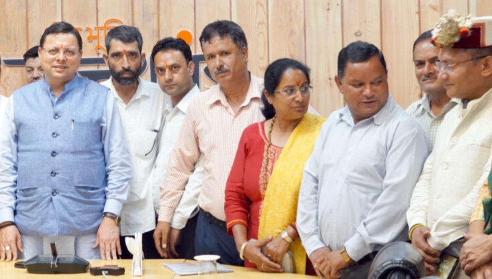 सीएम धामी ने बड़कोट क्षेत्र के प्रतिनिधियों को दिया पेयजल समस्या के समाधान का आश्वासन