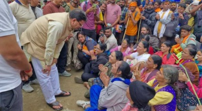 मुख्यमंत्री धामी ने केदारघाटी में आपदा प्रभावित क्षेत्रों का किया दौरा, श्रद्धालुओं से की मुलाकात