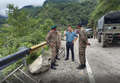 सेना ने सोनप्रयाग-गौरीकुंड के बीच वाश आउट एरिया में पैदल पुल बनाने का कार्य किया शुरू