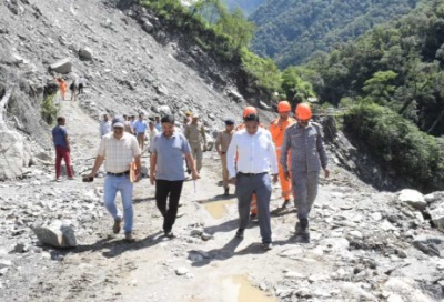 प्रभारी सचिव डॉ. आर. राजेश कुमार ने किया केदार घाटी में क्षतिग्रस्त मोटर मार्गों का निरीक्षण,अधिकारियों को कार्य में गति लाने के दिए निर्देश