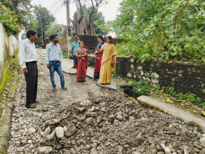 नि. महापौर ने नगर आयुक्त को दिए निर्देश, क्षेत्र के सभी वार्डों के क्षतिग्रस्त सड़कों का शीघ्र हो पेचवर्क