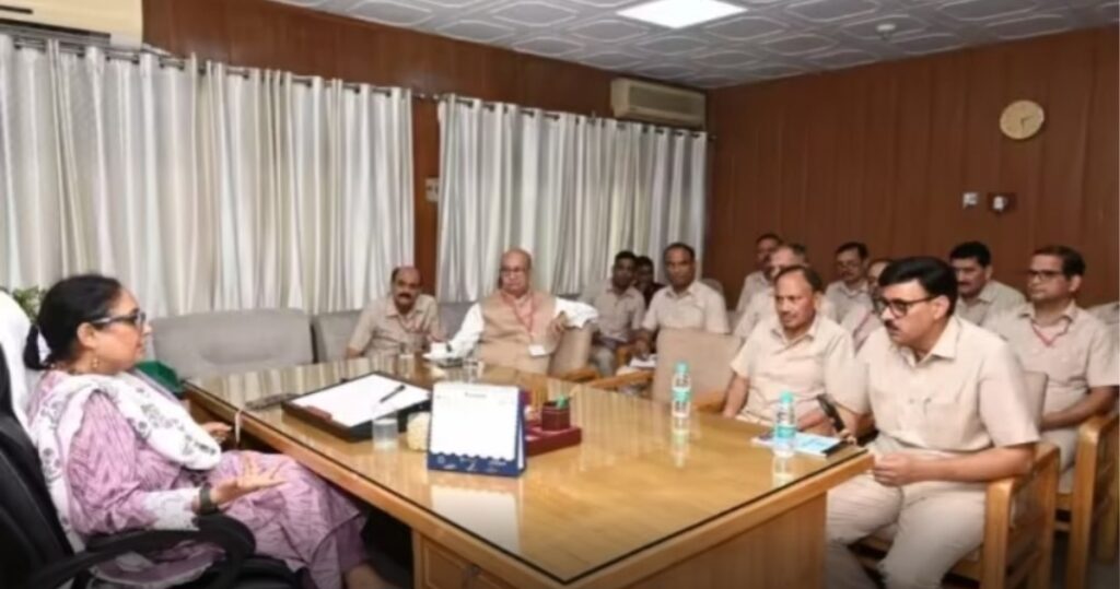 विधानसभा अध्यक्ष ने सचिवालय के अधिकारियों के साथ की सत्र की तैयारियों की समीक्षा बैठक