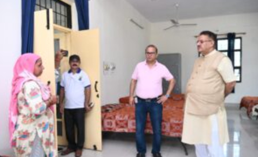 मंत्री गणेश जोशी ने सैनिक विश्रामगृह में मारा छापा, गैर हाजिर कर्मचारी पर आवश्यक कार्यवाही के निर्देश