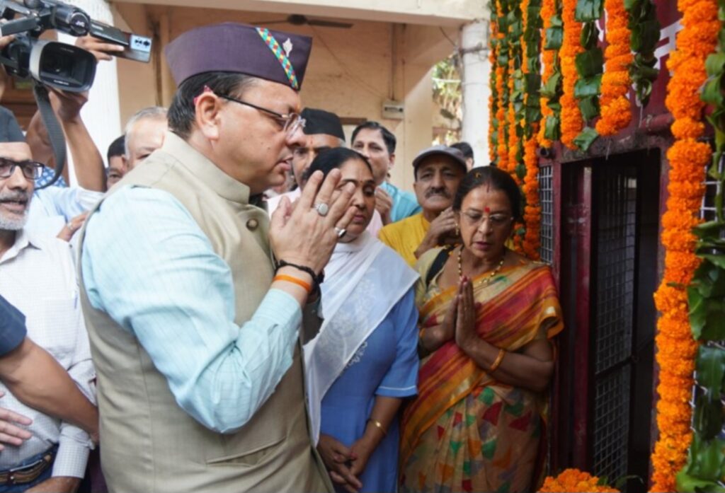 मुख्यमंत्री धामी ने  राज्य आन्दोलनकारी शहीदों को श्रद्धा सुमन अर्पित कर श्रद्धांजलि दी