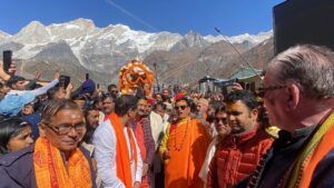 बाबा केदारनाथ की पंचमुखी उत्सव मूर्ति मंदिर परिसर पहुंची