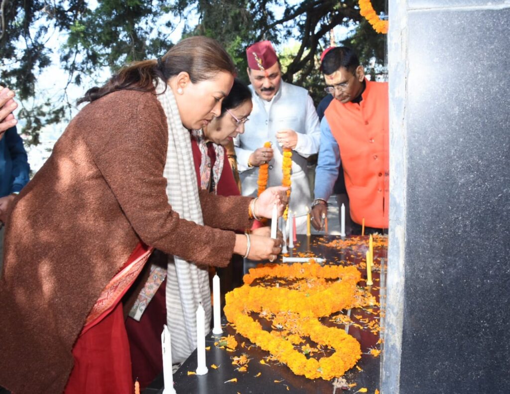 कैबिनेट मंत्री रेखा आर्या ने नैनीताल शहीद स्मारक पहुंचकर राज़्य आंदोलनकारियों को किया नमन