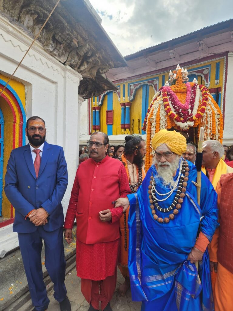 द्वितीय भगवान मद्महेश्वर जी की देव डोली देव निशानो के साथ गद्दी श्री ओंकारेश्वर मंदिर उखीमठ पहुंची