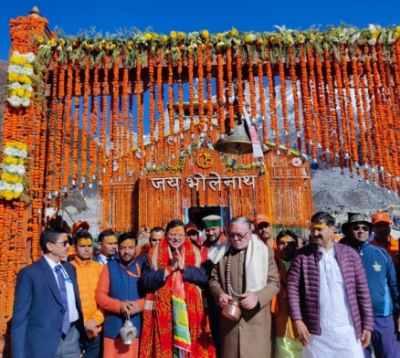 मुख्यमंत्री धामी ने केदारनाथ धाम में की पूजा-अर्चना, प्रदेशवासियों के लिए सुख समृद्धि की प्रार्थना की