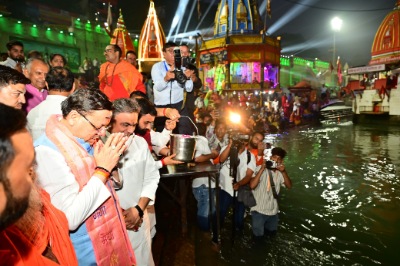 हर व्यक्ति के जीवन से अंधकार को दूर कर खुशियों का उजियारा फैलाए दीपोत्सव : मुख्यमंत्री