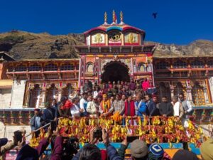 बदरीनाथ धाम के कपाट बंद की प्रक्रिया शुरू, मुख्यमंत्री धामी ने पंच पूजा में शामिल होकर किए भगवान बदरीविशाल के दर्शन 