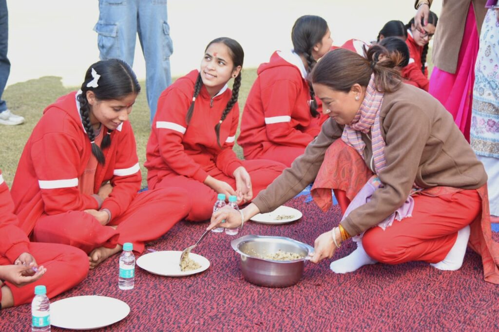 खेल मंत्री ने शिशु सदन के अनाथ बच्चों संग मनाया मकर सक्रांति और घुघुति त्यौहार