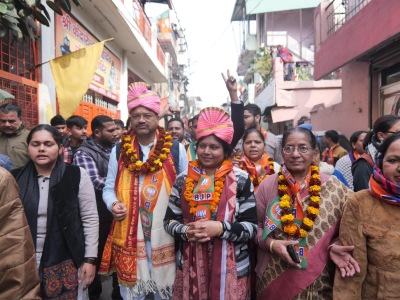 भाजपा मेयर प्रत्याशी सौरभ थपलियाल ने किया कैंट विधानसभा में जनसंपर्क