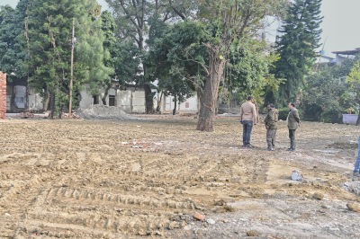 डीएम के प्रयास से पार्किंग को लेकर युद्ध स्तर पर निर्माण कार्य जारी