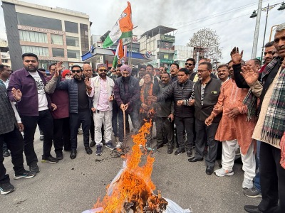 कांग्रेस ने मंत्री प्रेमचंद अग्रवाल का पुतला किया दहन, कहा इस्तीफा ले धामी सरकार