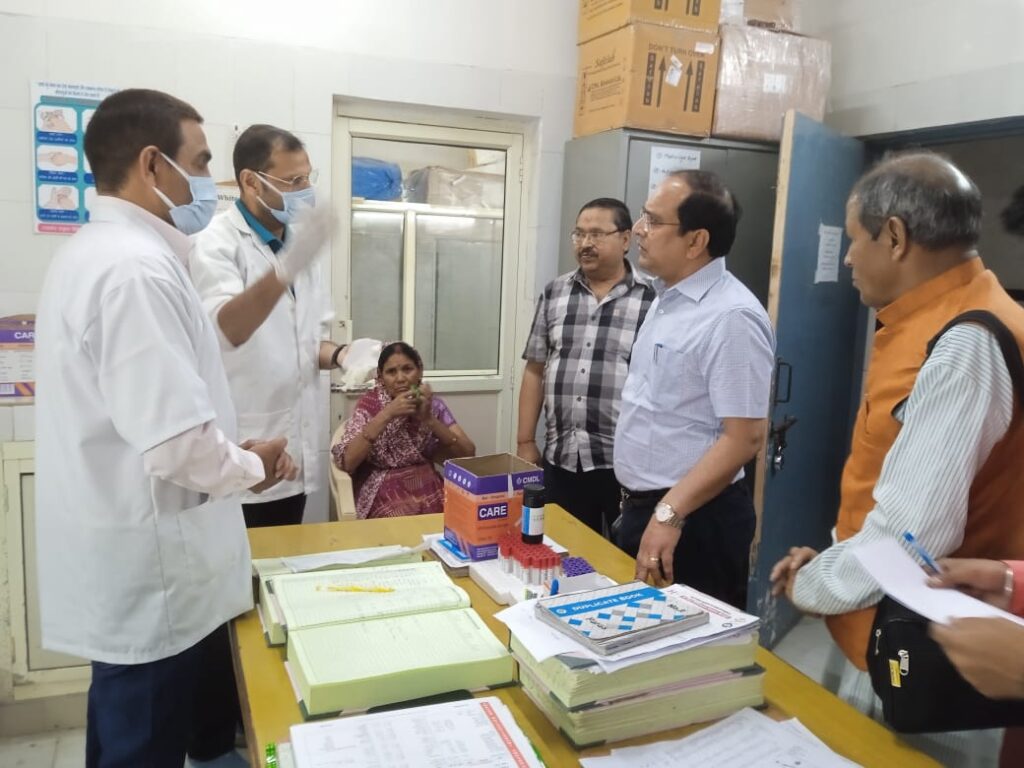 देहरादून: उप जिला चिकित्सालय प्रेमनगर और विकासनगर निरीक्षण पर पहुंचे सीएमओ