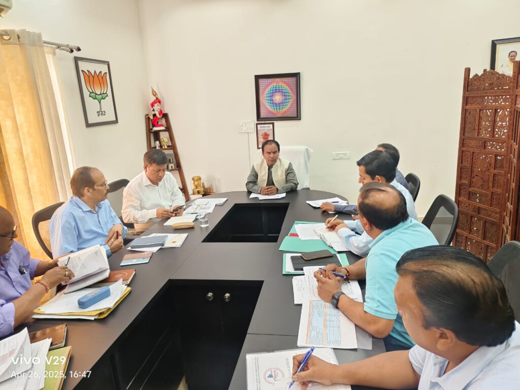फॉरेस्ट क्लीयरेंस मिली चुकी सड़कों पर शीघ्र शुरू हो कामः डॉ. धन सिंह रावत