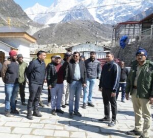 मुख्य सचिव ने केदारनाथ यात्रा व्यवस्थाओं का लिया जायजा, पुनर्निर्माण कार्यों और यात्रियों की सुविधाओं का किया निरीक्षण