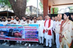 मुख्यमंत्री ने चारों धामों में “मुख्य सेवक भंडारा” के लिए जाने वाले सेवादारों की टीम को हरी झंडी दिखाकर रवाना किया