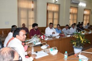 स्वास्थ्य मंत्री ने काठगोदाम में सीएमओ के साथ बैठक कर डेंगू और अन्य संक्रामक रोगों की रोकथाम की समीक्षा की