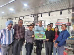 उत्तराखंड कोऑपरेटिव रेशम फेडरेशन कंप्लीट वैल्यू चैन मॉडल का अध्ययन करने उत्तर प्रदेश से वरिष्ठ आईएएस के नेतृत्व में 7 सदस्य दल पहुंचा उत्तराखंड